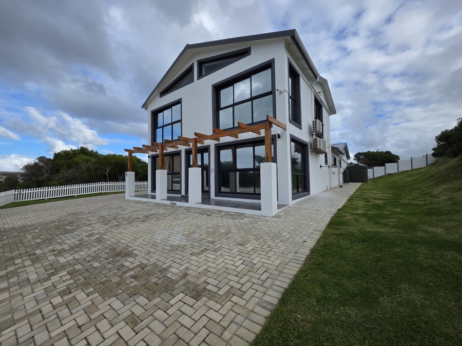 4 Bedroom Property for Sale in Paradise Beach Eastern Cape